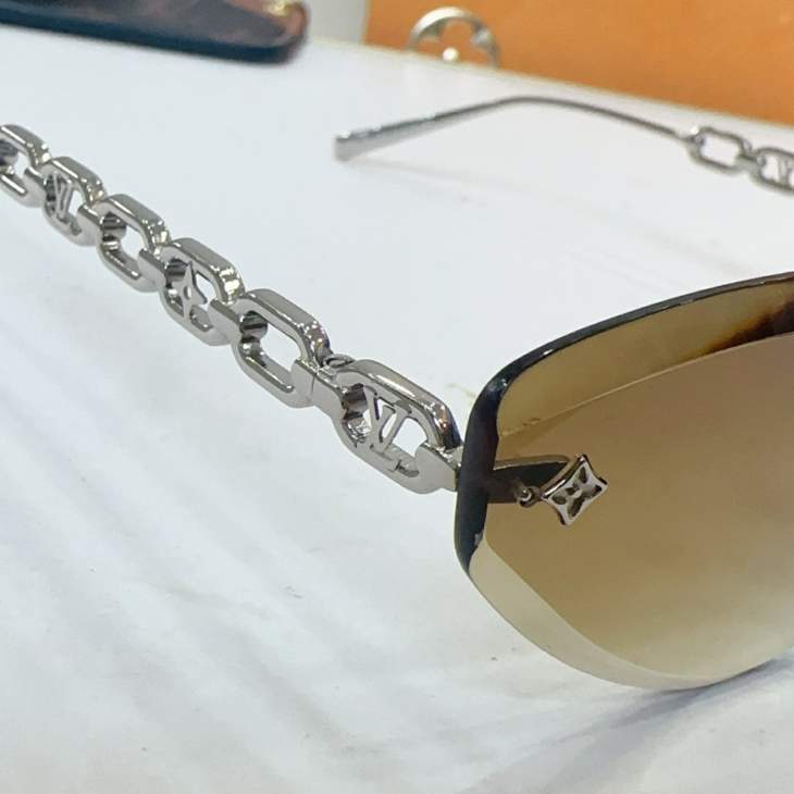 Picture of Louis Vuitton Sunglasses _SKUfw76300642fw